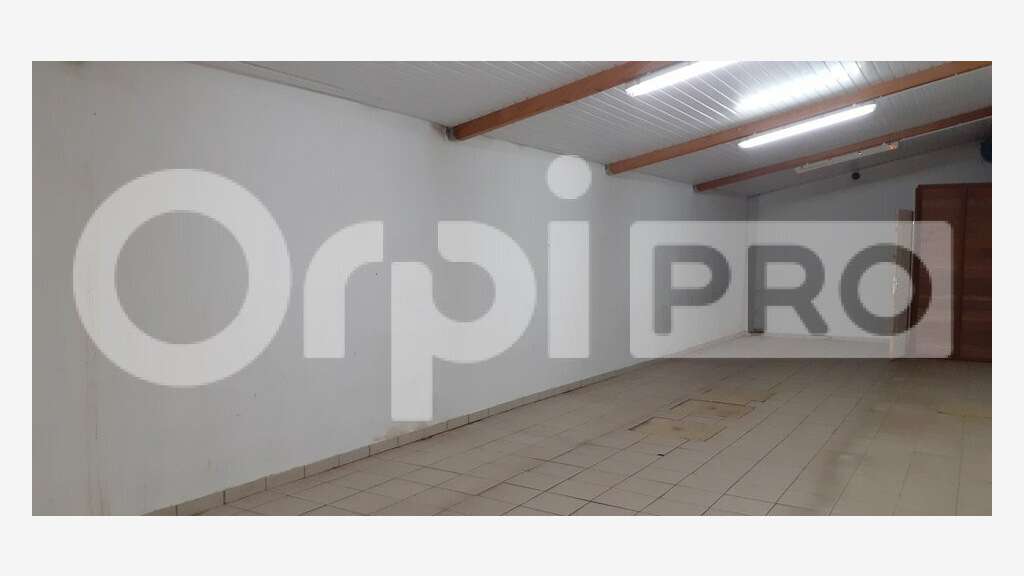 DAB local 410m² avec forte visibilité à Cayenne