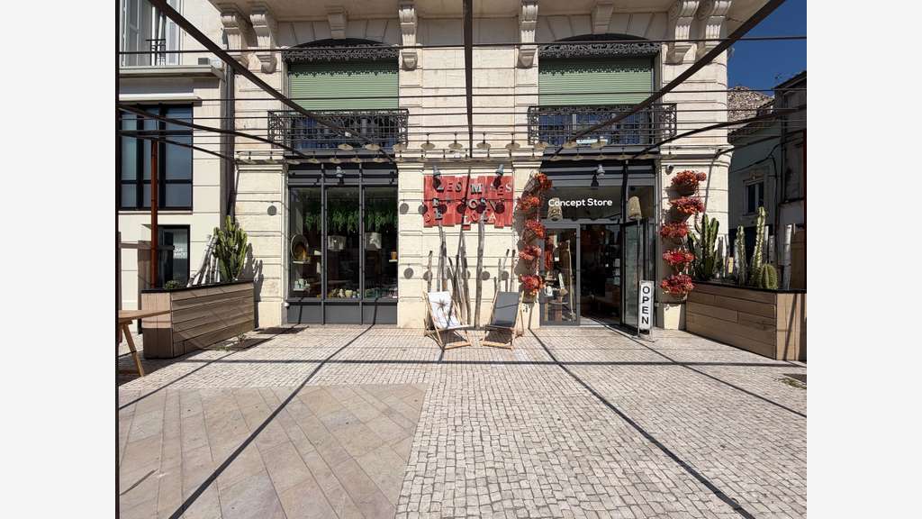 Cède grand local 145m² empl premium Châteaurenard