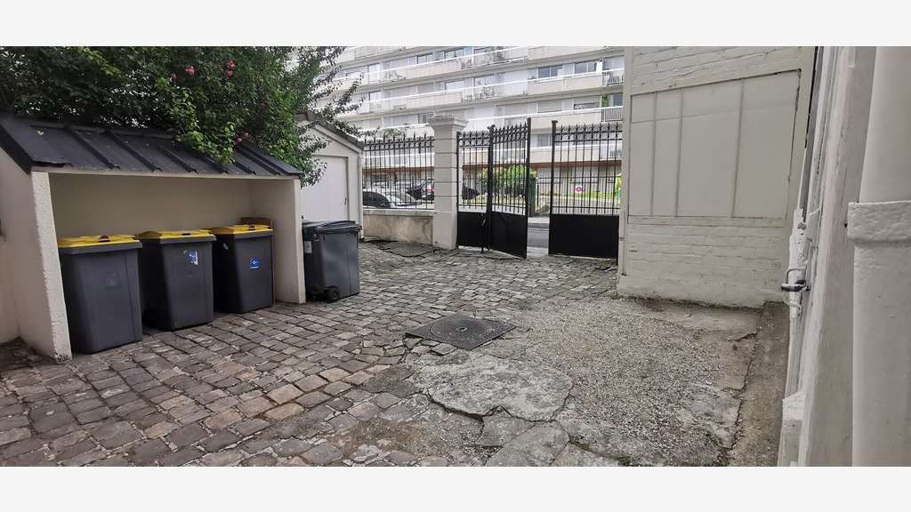Droit au bail local commercial de 100m² à Clichy