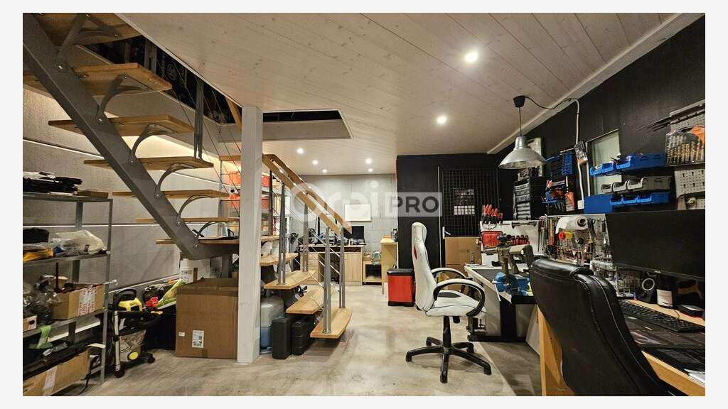 Local commercial de 213m² à louer à Colmar