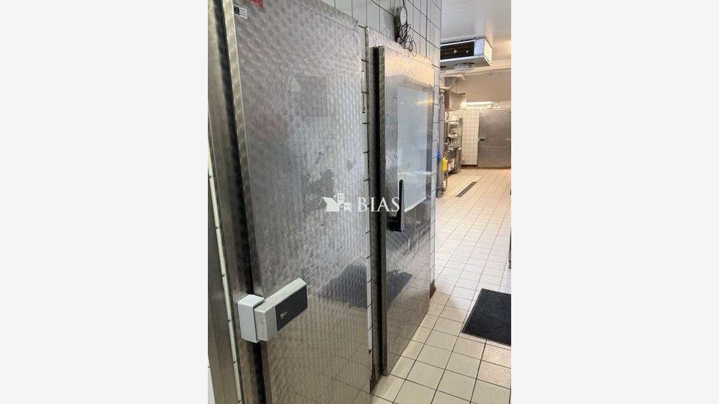 AV laboratoire traiteur 120m² Colombes proche A86
