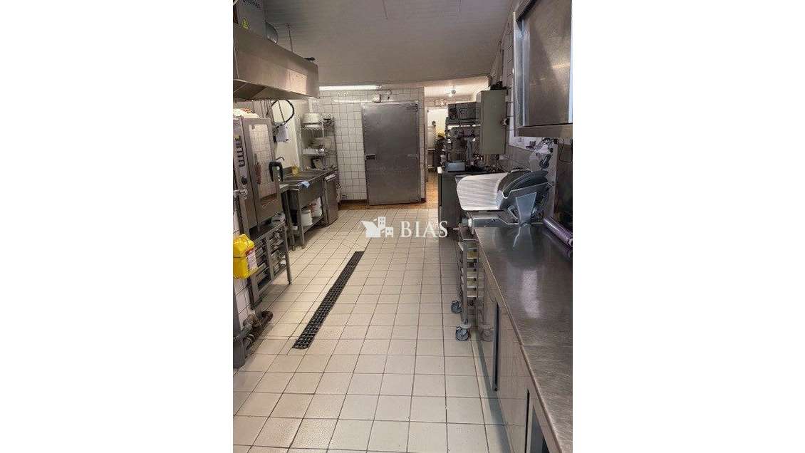 AV laboratoire traiteur 120m² Colombes proche A86