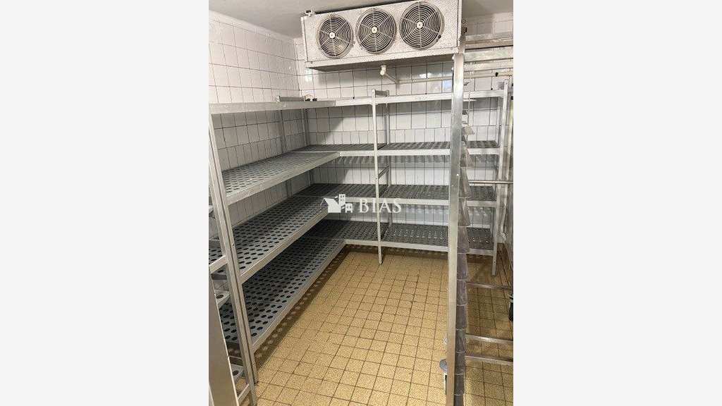 AV laboratoire traiteur 120m² Colombes proche A86