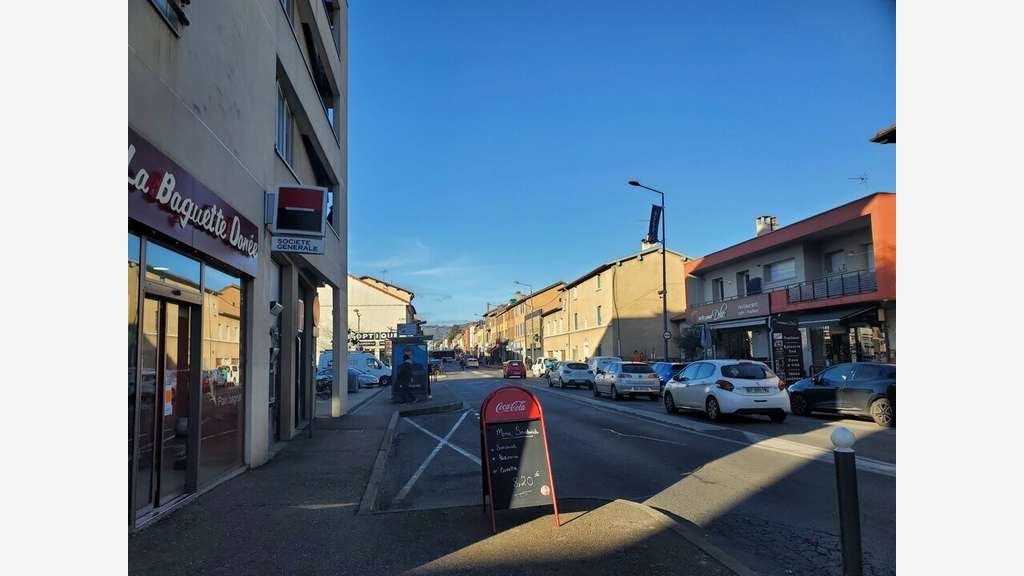 Cède local commercial refait 72m² Craponne centre