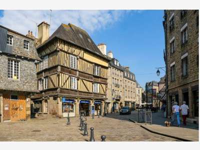 Droit au bail boutique 60m² à Dinan historique