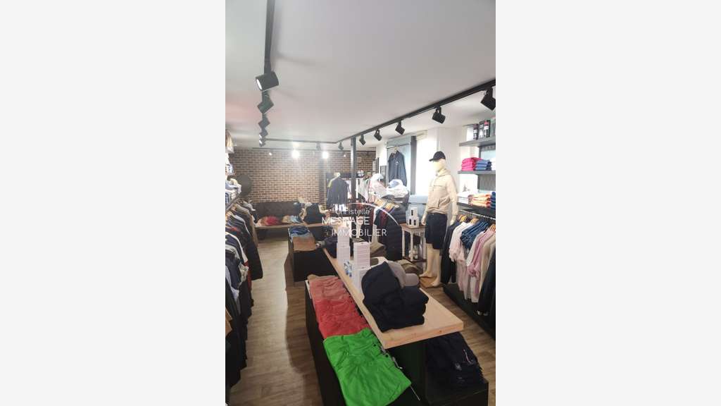 A vendre pas de porte commerce 65m² à Dinan centre