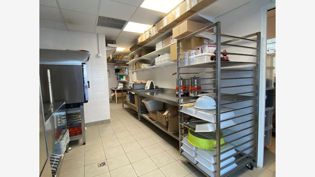 DAB local 118m² zone commerçante de Sillingy