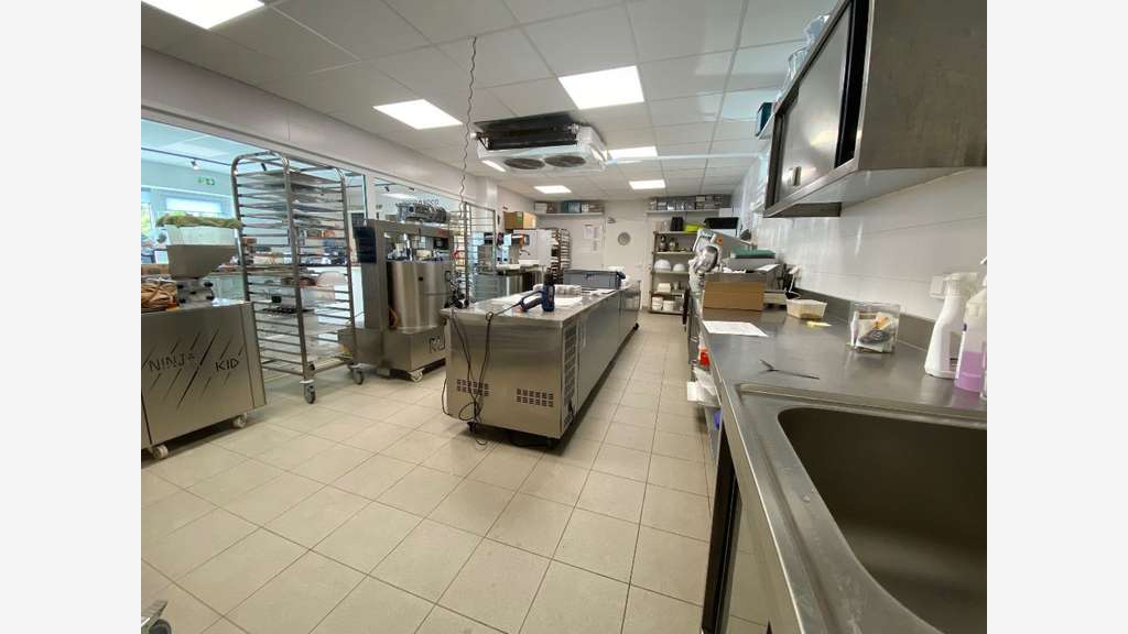 DAB local 118m² zone commerçante de Sillingy