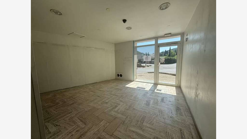 Cession bail local commercial 40m² à Évenos