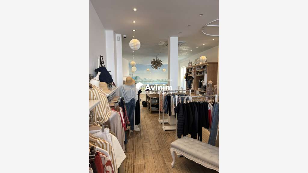 DAB local 100m² empl exceptionnel Fontainebleau