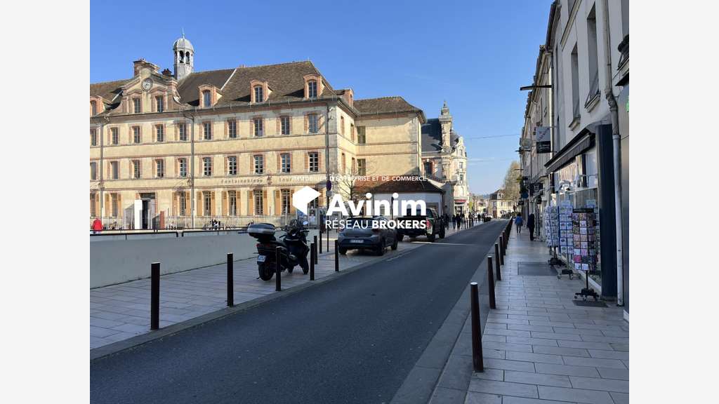 DAB local 100m² empl exceptionnel Fontainebleau
