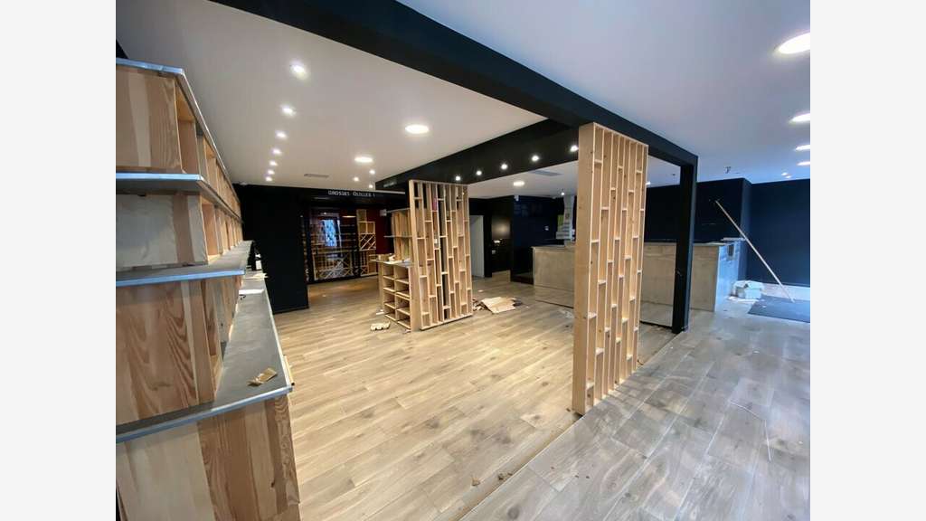 DAB local commercial 121m² Francheville centre