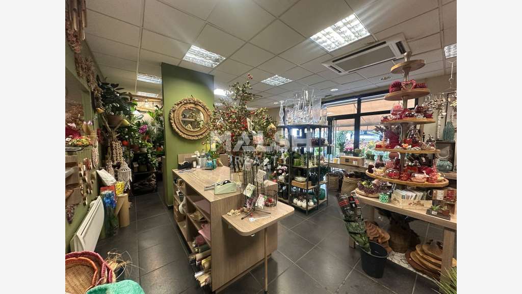 LOCAL COMMERCIAL À CÉDER - 78 M² - FRANCHEVILLE