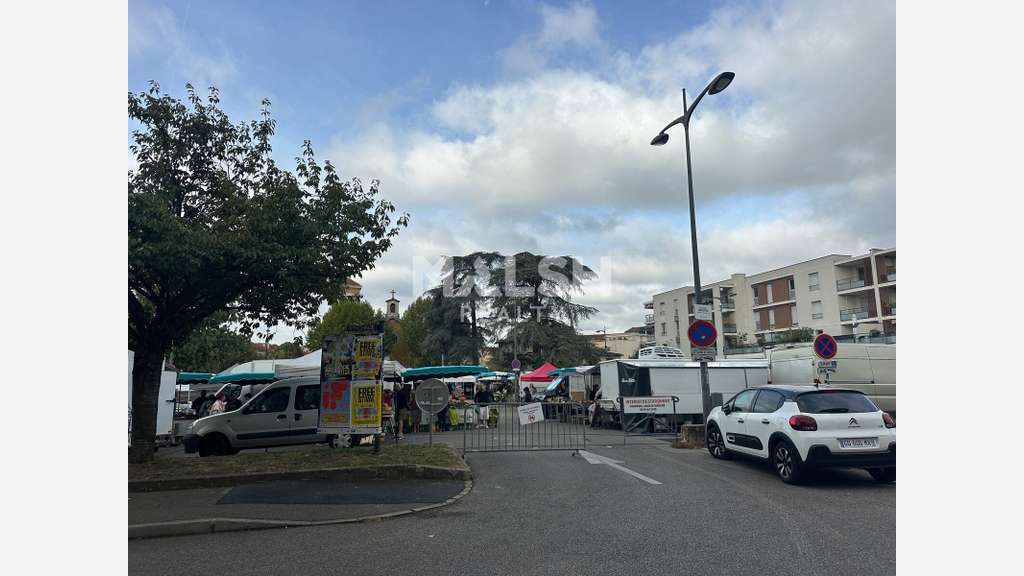 LOCAL COMMERCIAL À CÉDER - 78 M² - FRANCHEVILLE