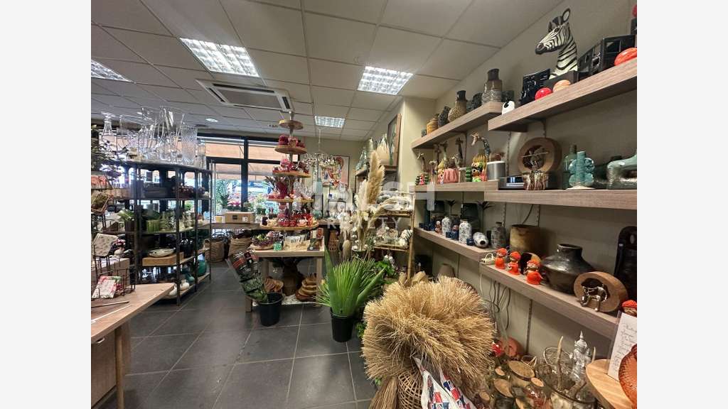 LOCAL COMMERCIAL À CÉDER - 78 M² - FRANCHEVILLE