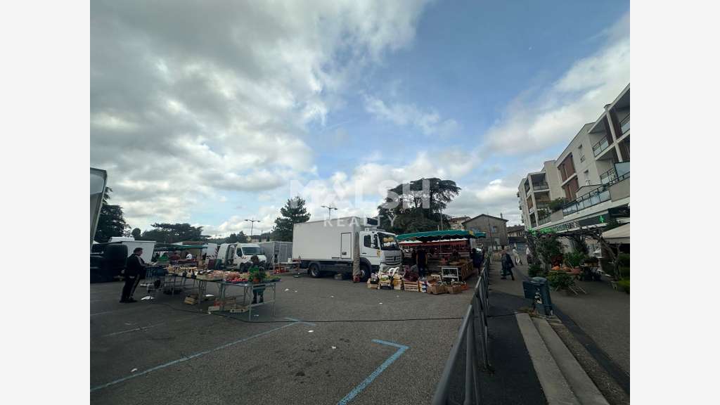 LOCAL COMMERCIAL À CÉDER - 78 M² - FRANCHEVILLE