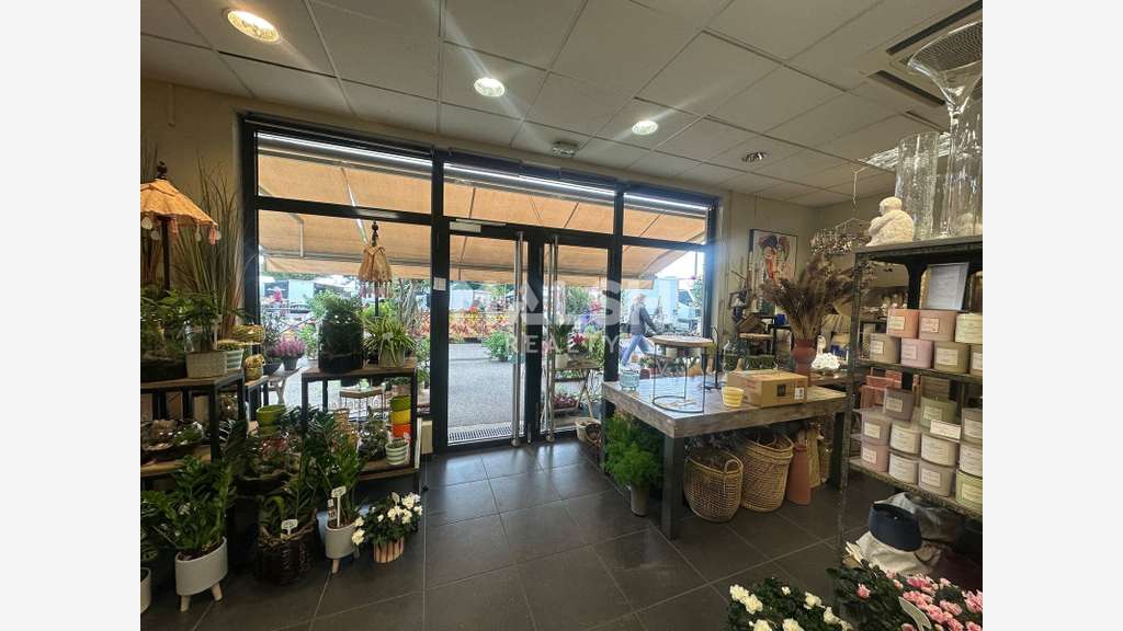 LOCAL COMMERCIAL À CÉDER - 78 M² - FRANCHEVILLE