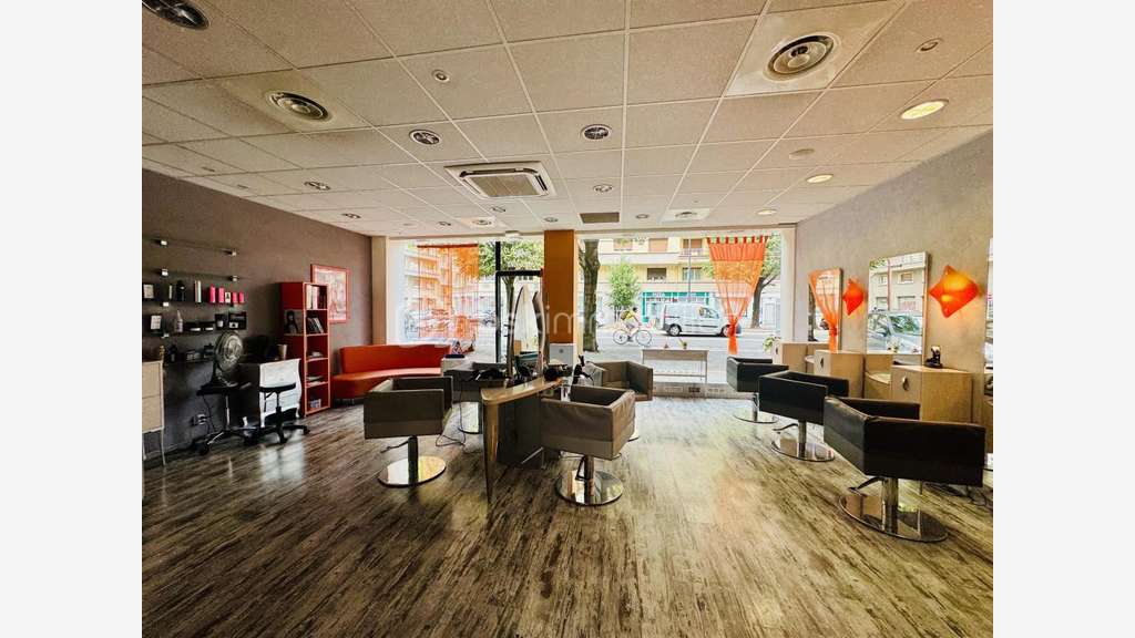 À CÉDER - DROIT AU BAIL D'UN SALON DE COIFFURE - G