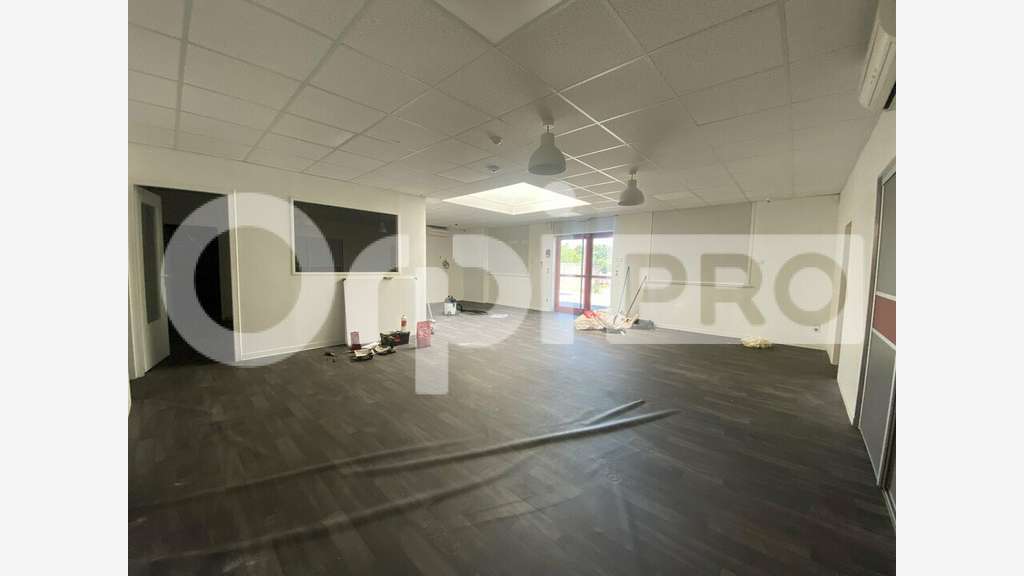LOCAL D ACTIVITE - GUEREINS - 286m2