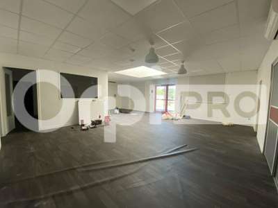 Local d'activité 286m² à céder en DAB à Guereins