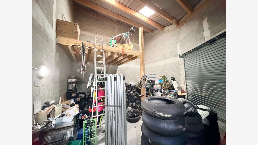 DAB local neuf 60m² + 16m² ZAC Saint-Martin