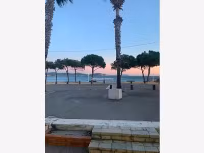 Local avec terrasse en front de mer à la Ciotat