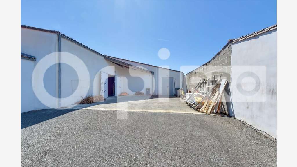 Cède local commercial 507m² parkings à La Flotte