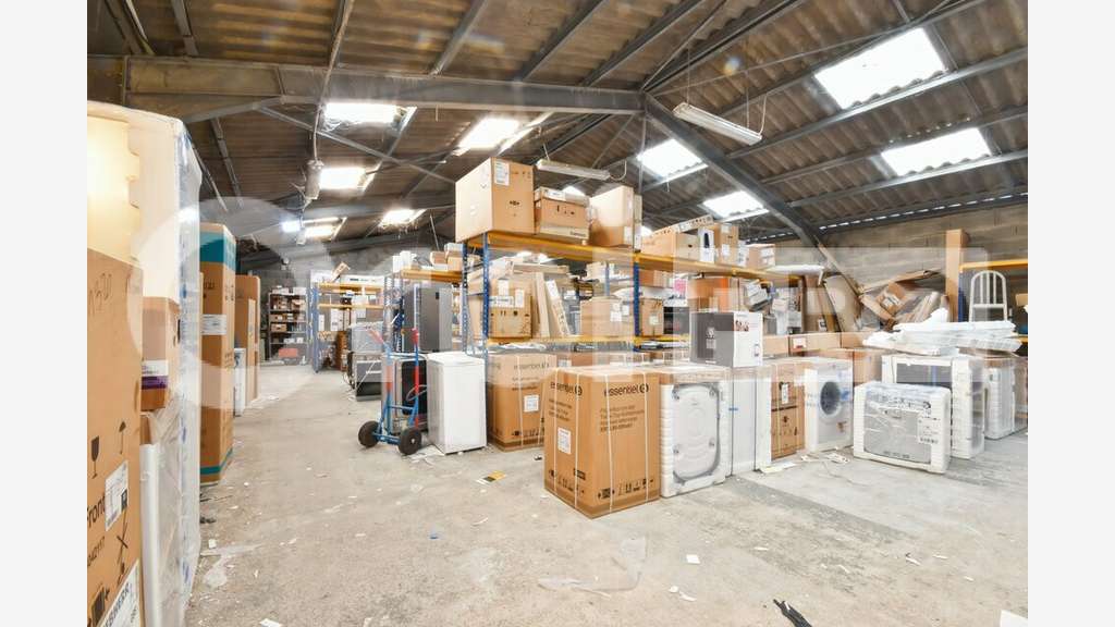 Cellule XXL 990m² sur l'Île de Ré ZA La Flotte