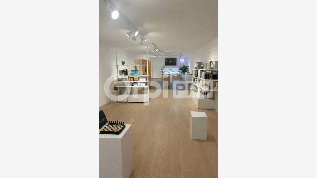 Cède commerce 130m² sous arcade centre La Rochelle