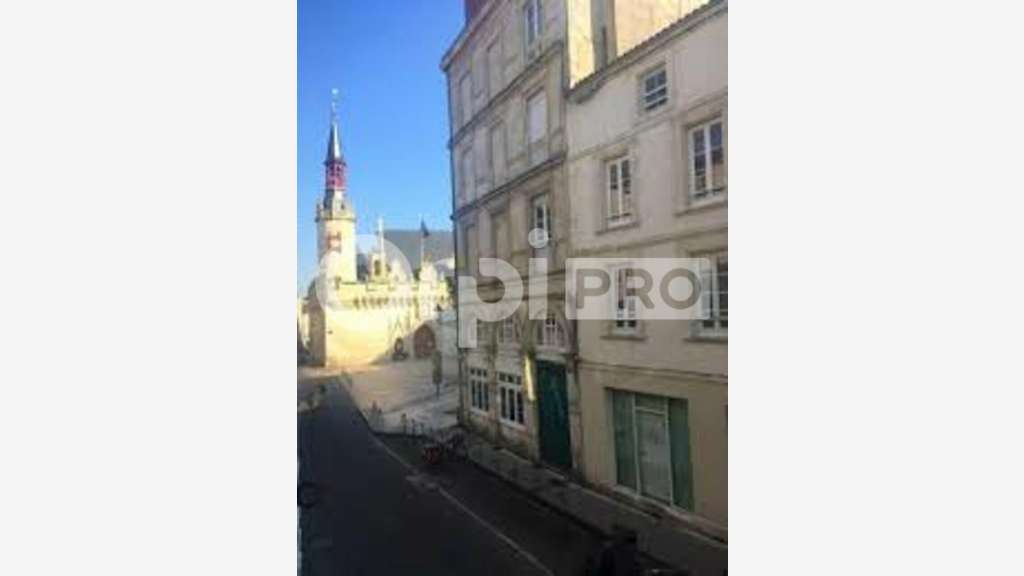 Cède commerce 130m² sous arcade centre La Rochelle