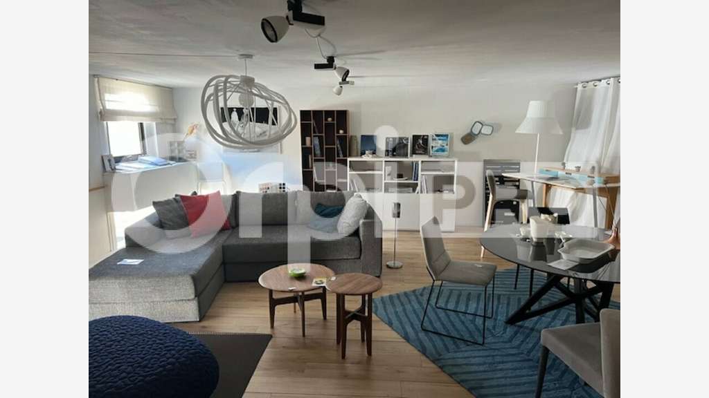 Cède droit au bail de 130m² à La Rochelle
