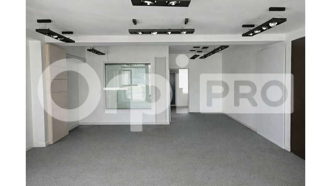 A louer local commercial 75m² à La Rochelle centre