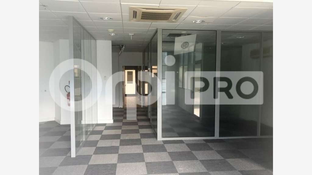 Location bureaux 216m² à La Rochelle proche port