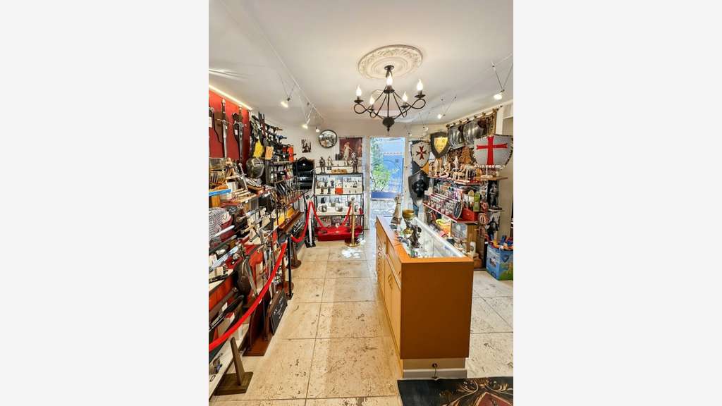 LE CASTELLET - LOCAL COMMERCIAL à louer