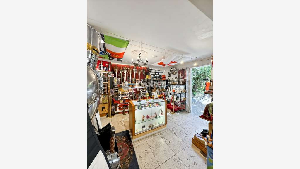 LE CASTELLET - LOCAL COMMERCIAL à louer
