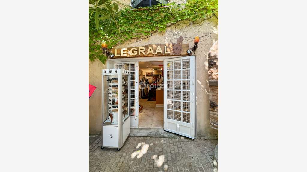 LE CASTELLET - LOCAL COMMERCIAL à louer