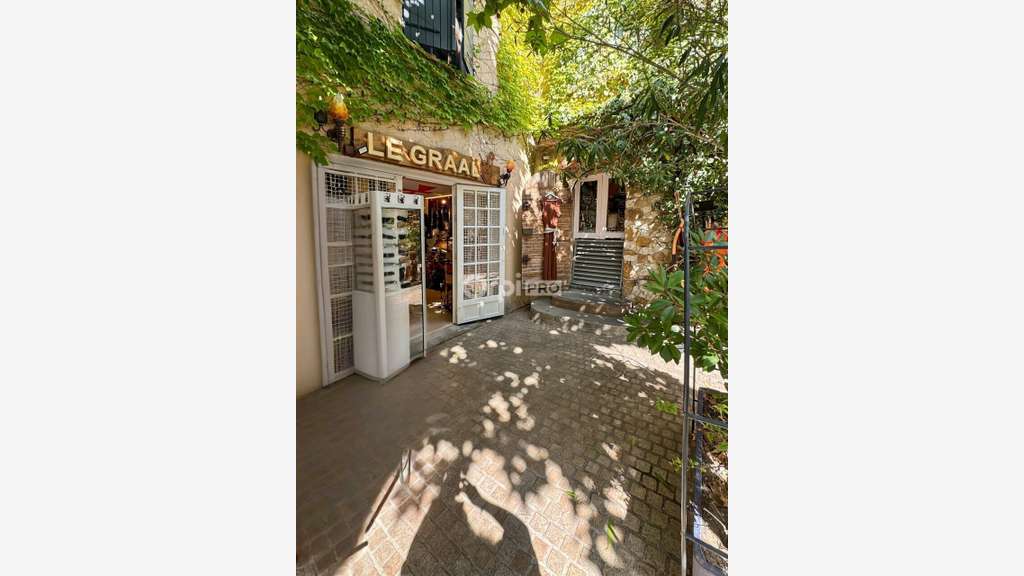 LE CASTELLET - LOCAL COMMERCIAL à louer