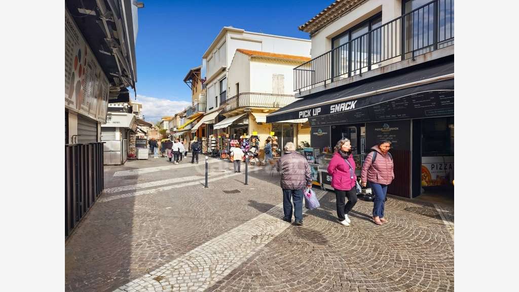 Bail à céder magasin 80m² empl N°1 Le Grau-du-Roi