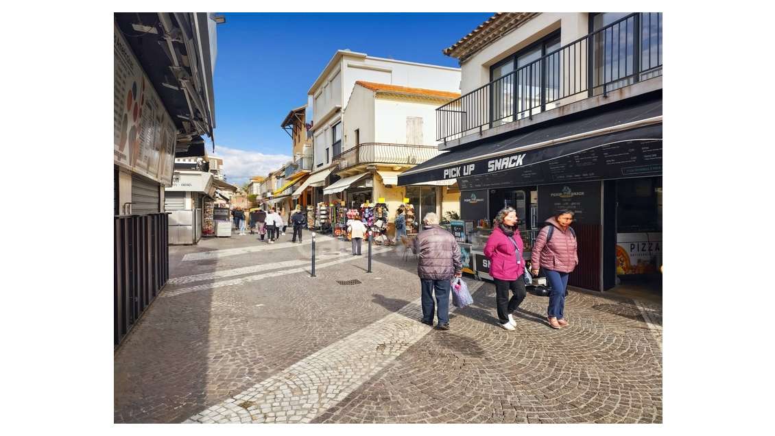 Bail à céder magasin 80m² empl N°1 Le Grau-du-Roi