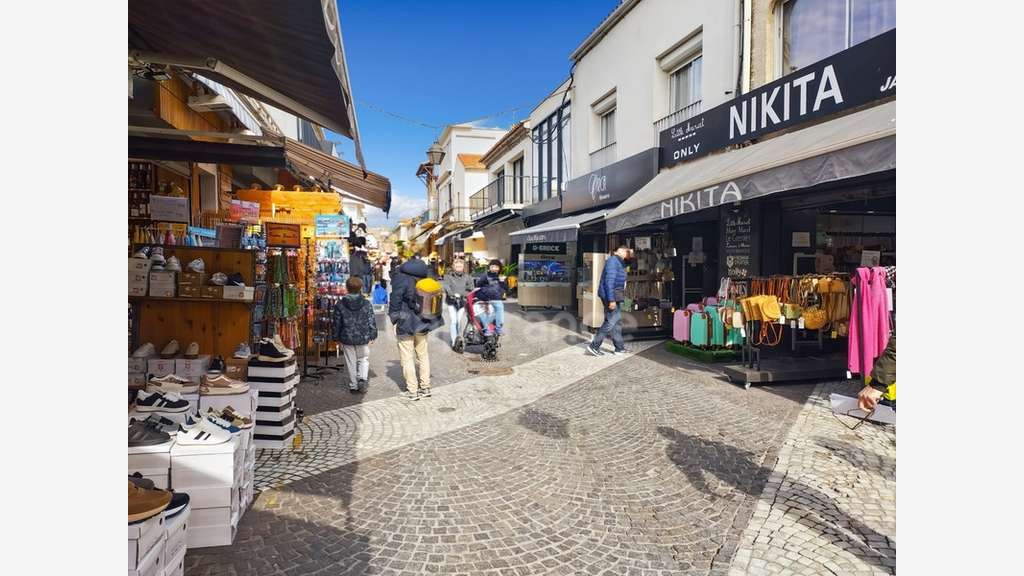 Bail à céder magasin 80m² empl N°1 Le Grau-du-Roi