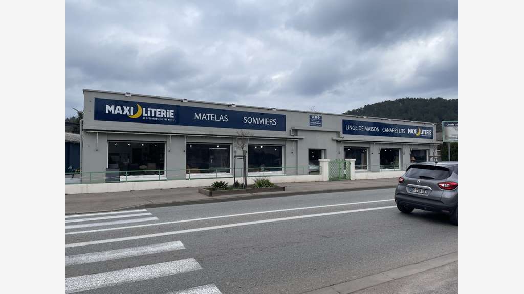 Magasin emblématique du Var Est, sur 1800m² 