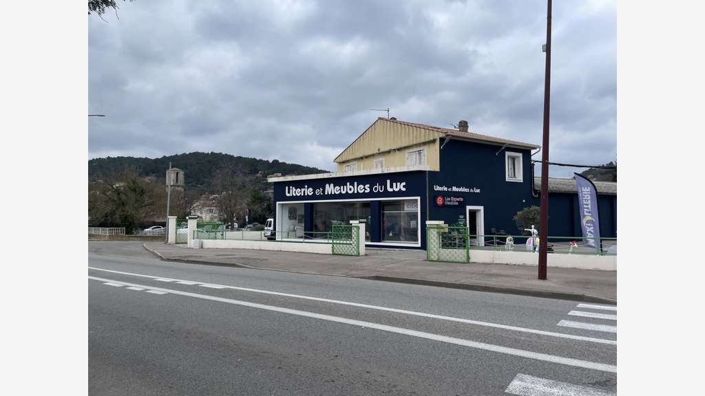 Magasin emblématique du Var Est, sur 1800m² 