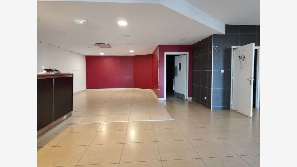 Cession local commercial 130m² à Lempdes