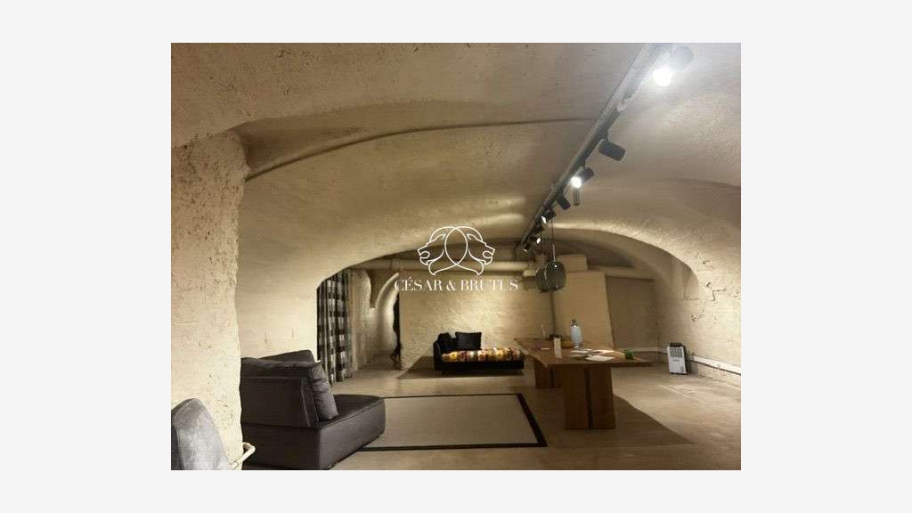 Cède superbe affaire d'angle 250m² au coeur Ainay