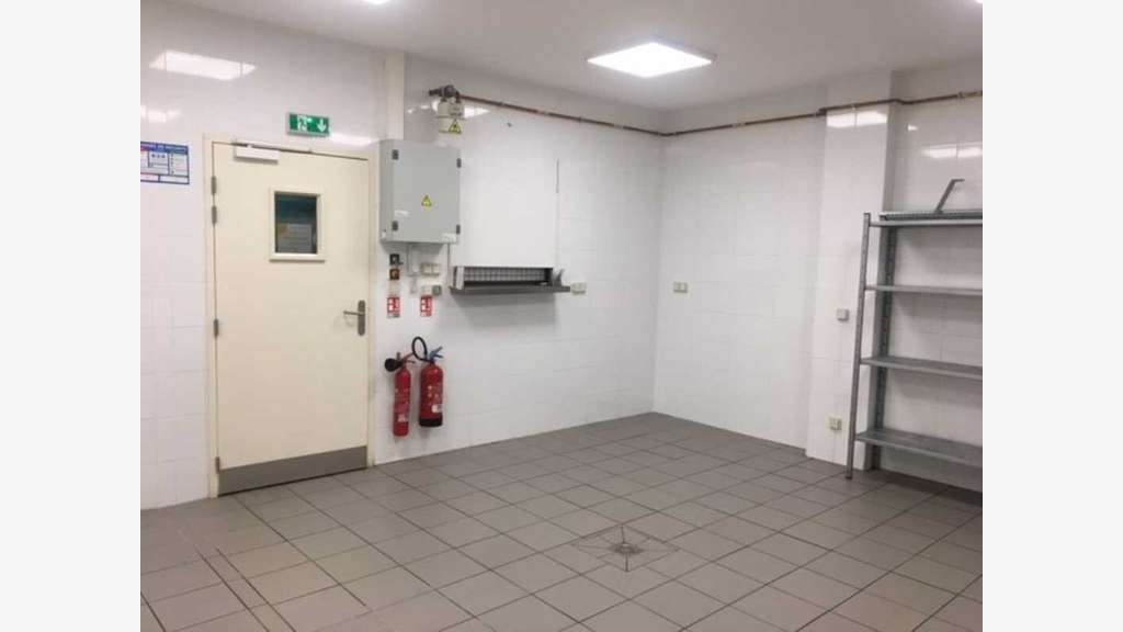 À vendre local de plus de 460m² a Lyon 3e