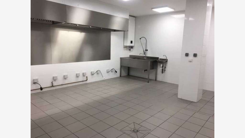 À vendre local de plus de 460m² a Lyon 3e