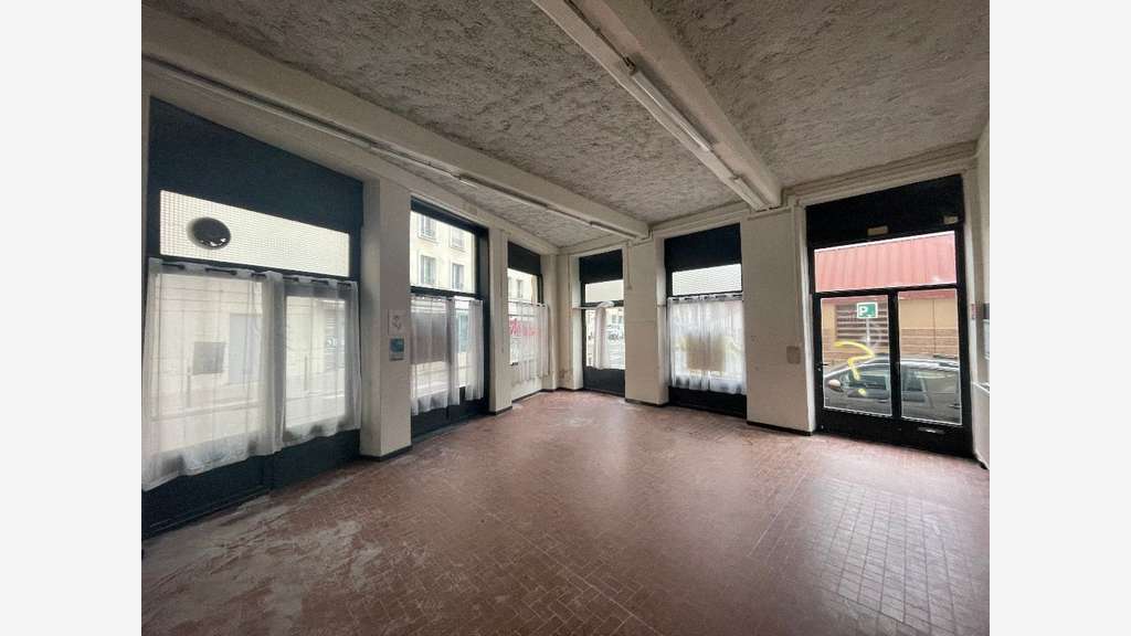 A louer local commercial lumineux 100m² à Lyon 4e