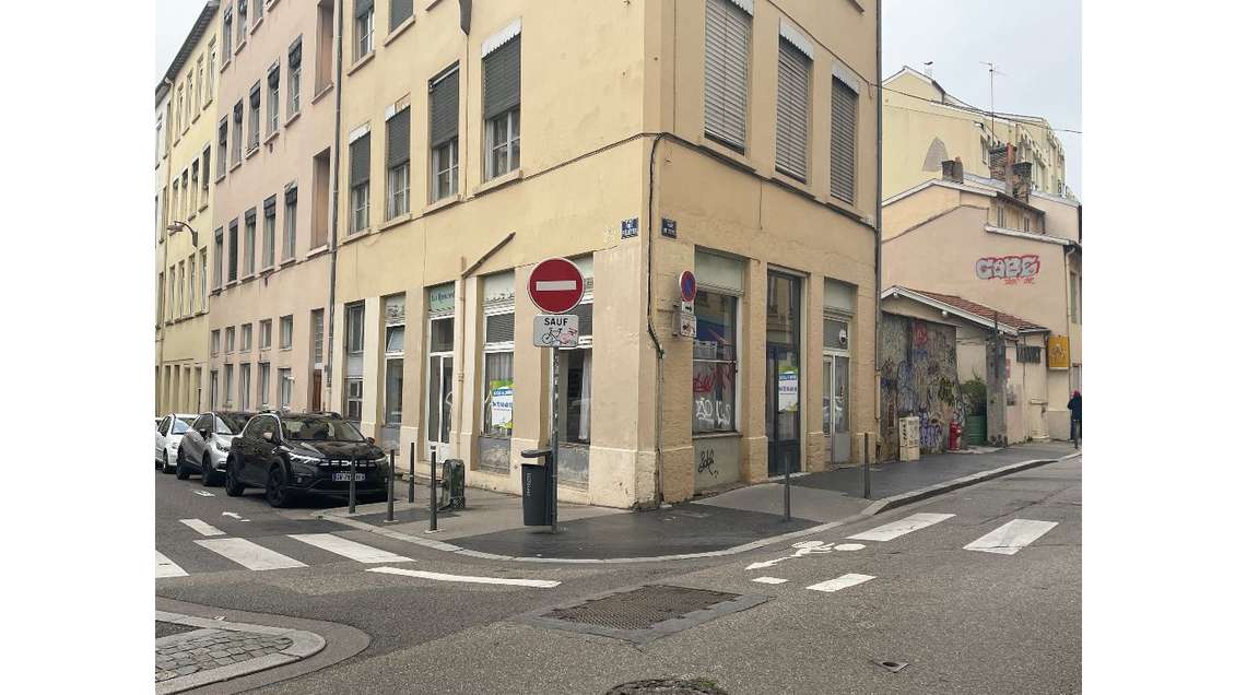 A louer local commercial lumineux 100m² à Lyon 4e