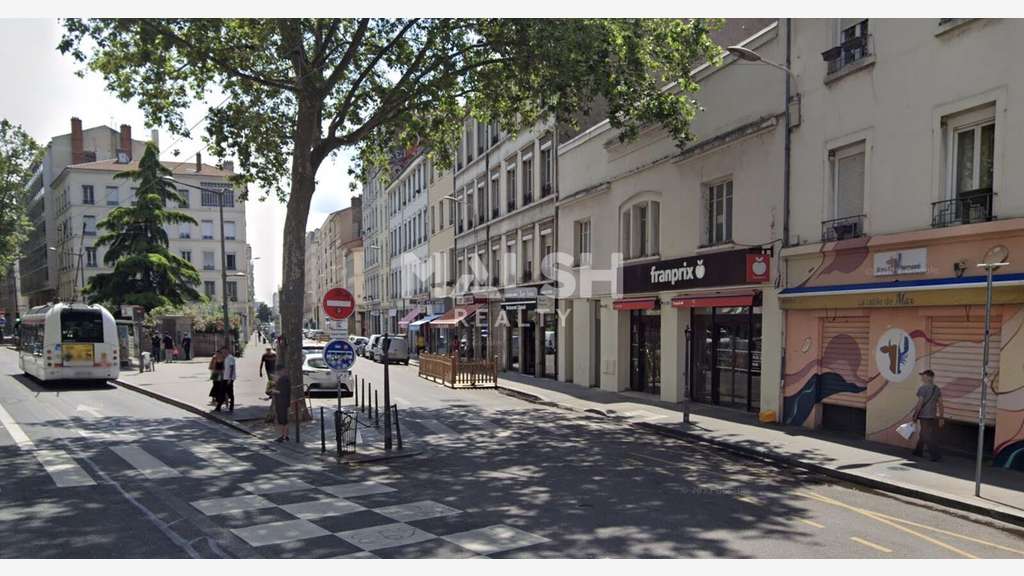 Local 130m² angle à céder Av. Jean Jaurès Lyon 7e