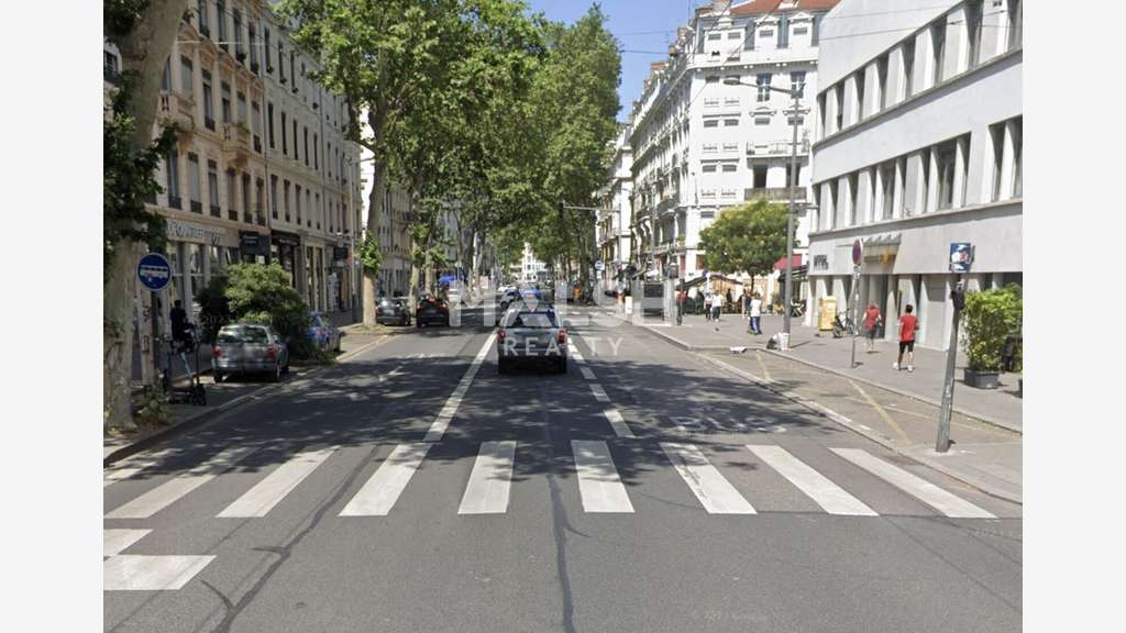 Local 130m² angle à céder Av. Jean Jaurès Lyon 7e